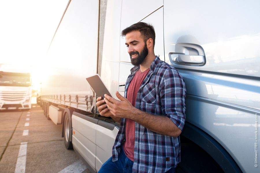 TIMOCOM LKW-Fahrer liest Tipps gegen Corona-Krise