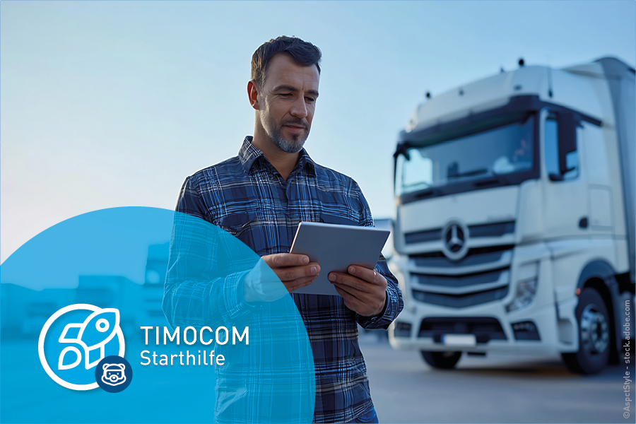 Mann mit Tablet vor LKW will Transportunternehmen gruenden.