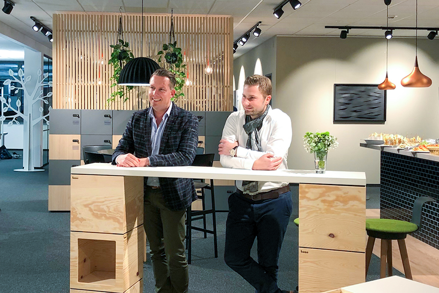 Die Geschäftsführer von TIMOCOM (v.l.) Sebastian Lehnen und Tim Thiermann eröffnen die neue Arbeitswelt TEAMocom