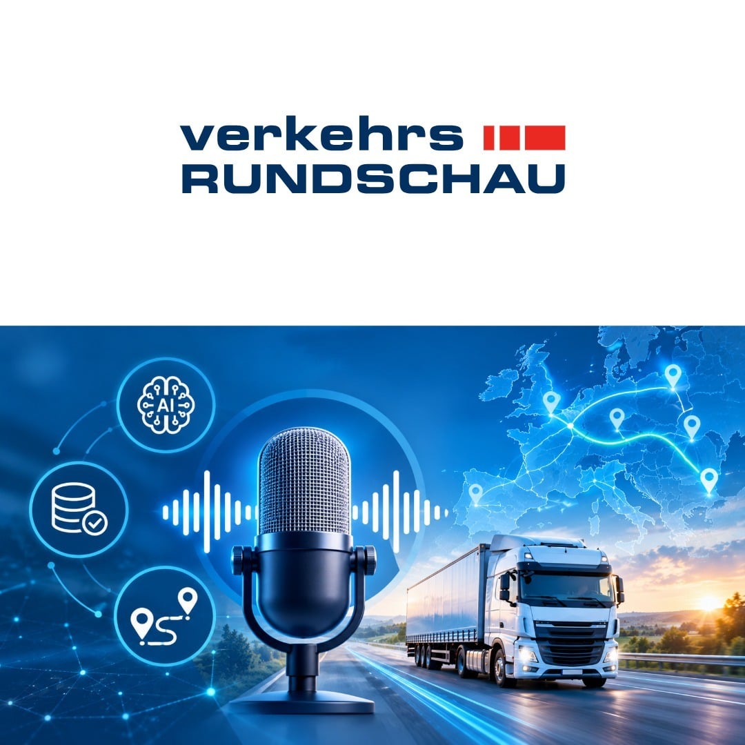 Mikrophon steht vor einem visualisierten Bild mit LKW und Icons zu AI, Geld und Routenplanung